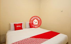 Oyo 2045 Hotel 211